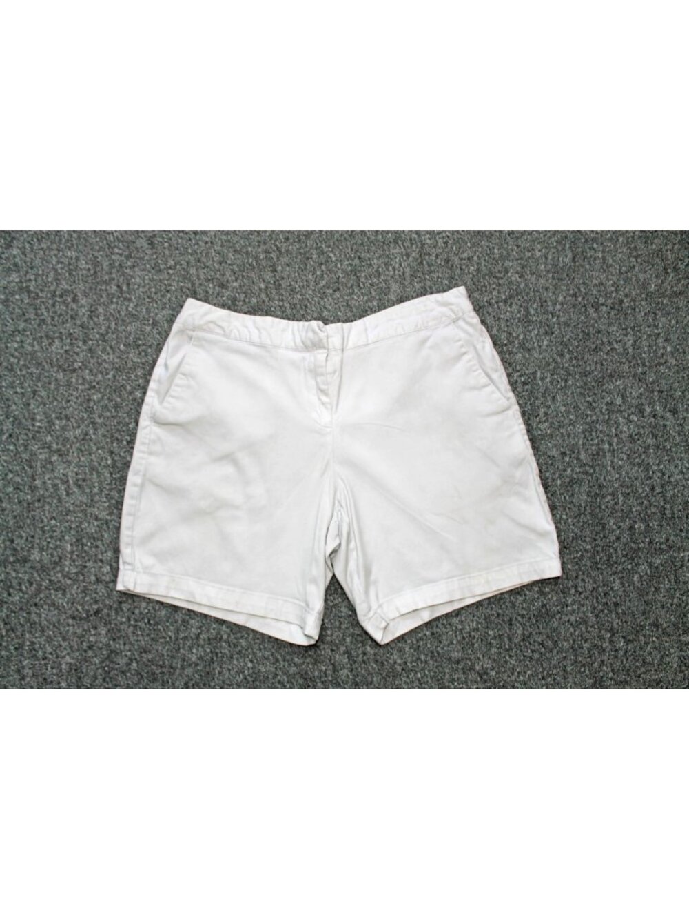 Short Casual Women IZOD Flat Front SIZE 10 Color White